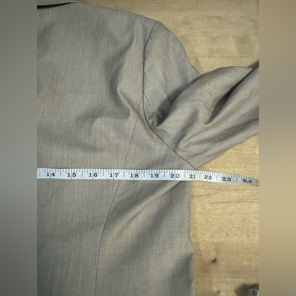 Kate Hill Women's Beige Blazer with Polka Dot Lining - Picture 11 of 13